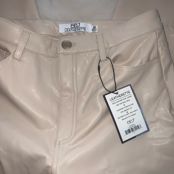 NWT Fashion Nova Truly Chic Faux Leather Pant 29 | Cream | Size Medium - Picture 5 of 7